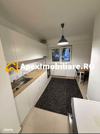 Apartament cu 3 camere semidecomandat în Tineretului