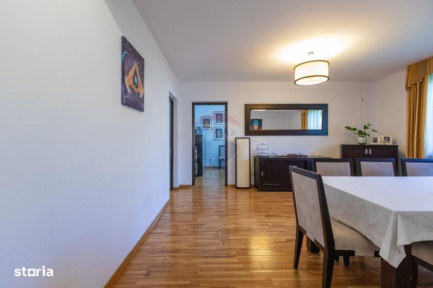 Casă cu 4 camere cu Teren 1617 Mp în Central