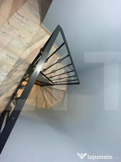 Apartament cu 4 camere decomandat în Girocului