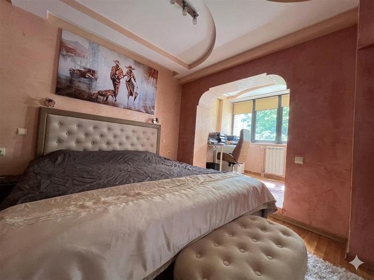 Apartament cu 4 camere decomandat, mobilat în Aeroport