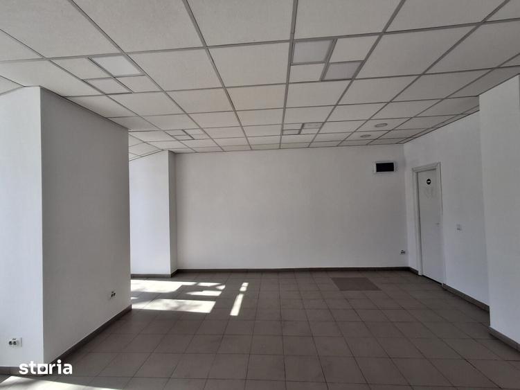 Spațiu comercial, de 72 mp, în Titan