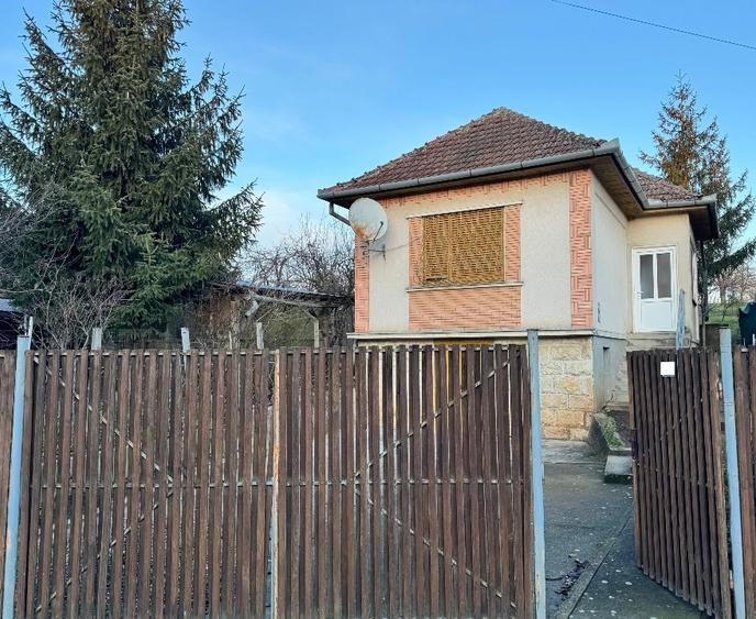 Casă individuală cu 3 camere cu Teren 1190 Mp în Periferie