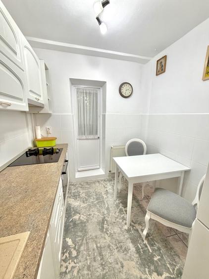 Apartament cu 3 camere decomandat în Exterior Vest