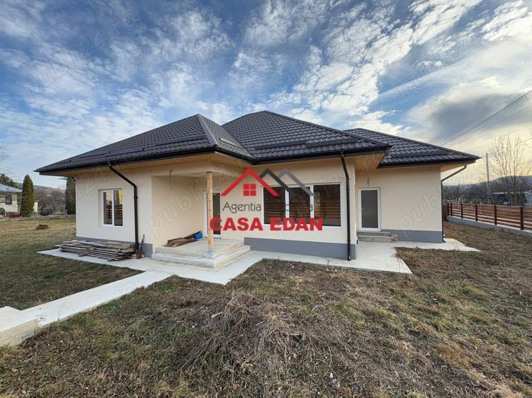 Casă cu 4 camere cu Teren 1003 Mp în Brebu