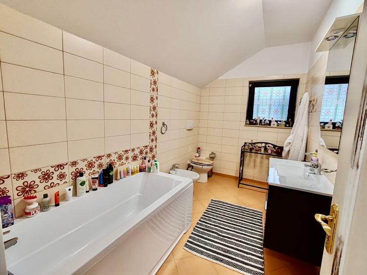 Vila spatioasa de inchiriat 7 camere cu gradina  si terasa spectaculoasa - 20