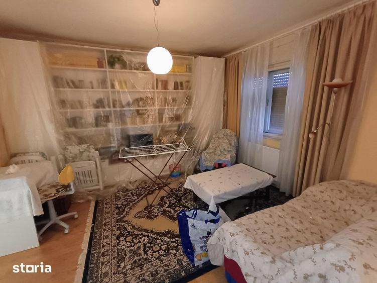 Casă cu 5 camere cu Teren 1100 Mp în Central