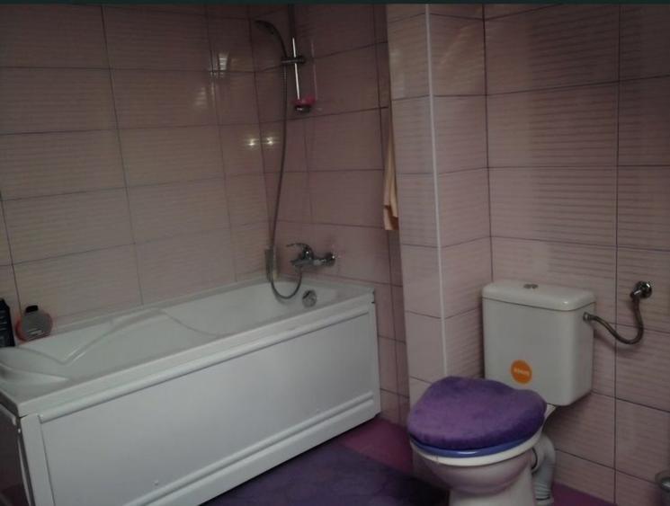 Apartament cu 3 camere semidecomandat în Zorilor