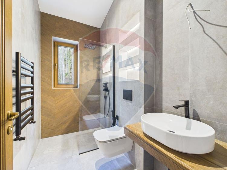 Apartament cu 4 camere decomandat în Calea Moroieni