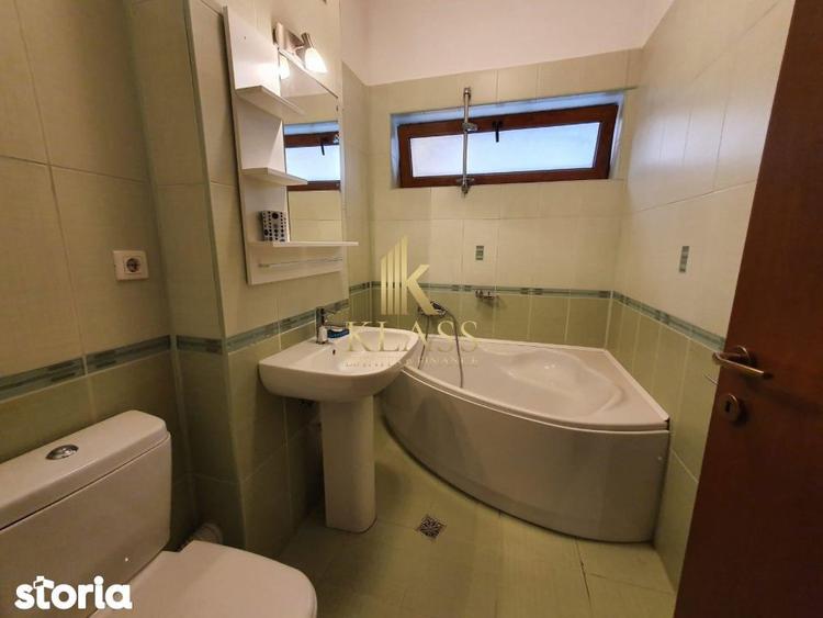 Apartament cu 3 camere, mobilat în Central — fotografia 1