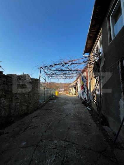 Casă individuală cu 5 camere cu Canalizare în Livezile
