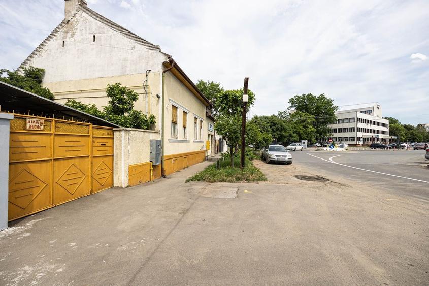 Casă individuală cu 5 camere cu Canalizare în Pârneava