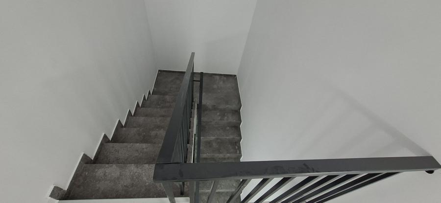 Casă individuală cu 5 camere cu Canalizare în Aradului