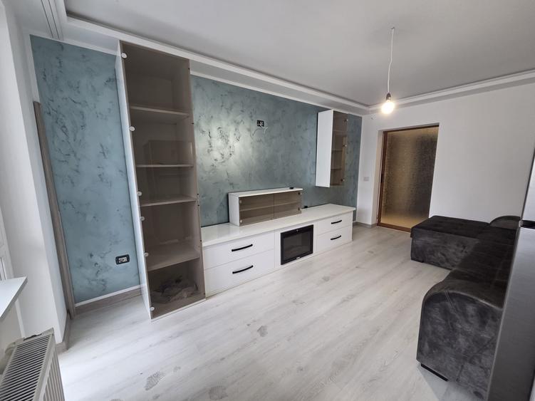 Apartament cu 2 camere circular în Micro 17