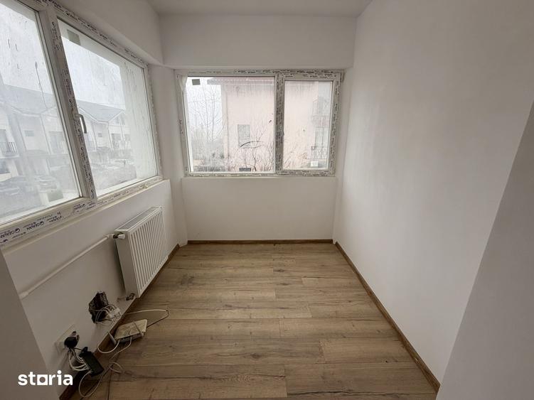 Casă cu 8 camere cu Teren 495 Mp în Glina