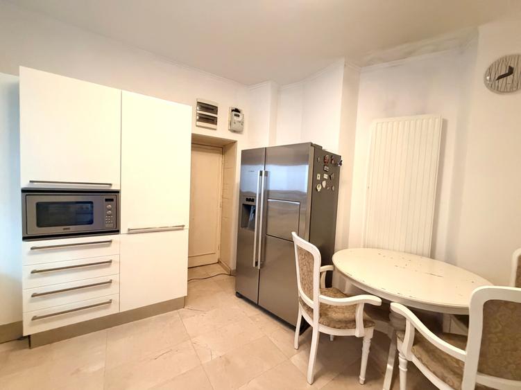 Apartament cu 3 camere decomandat în Primăverii