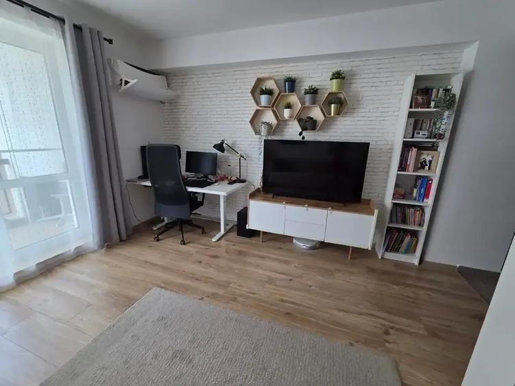Apartament cu 2 camere decomandat, mobilat în Central