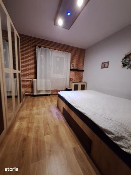 Apartament cu 3 camere decomandat în Astra