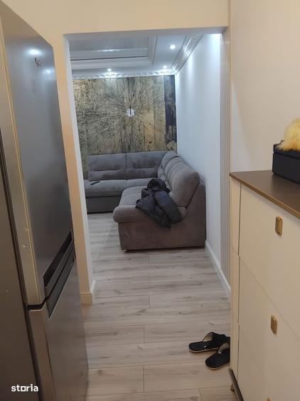 Apartament cu 3 camere semidecomandat în Tomis Nord