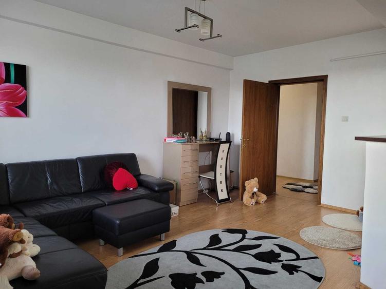 Apartament cu 3 camere decomandat în Ultracentral