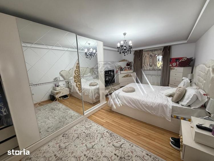 Casă cu 7 camere cu Teren 750 Mp în Târgșoru Vechi