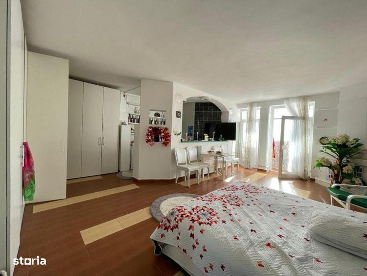 Casă cu 9 camere cu Teren 550 Mp în Băneasa