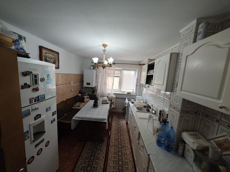 Apartament cu 4 camere decomandat în Central