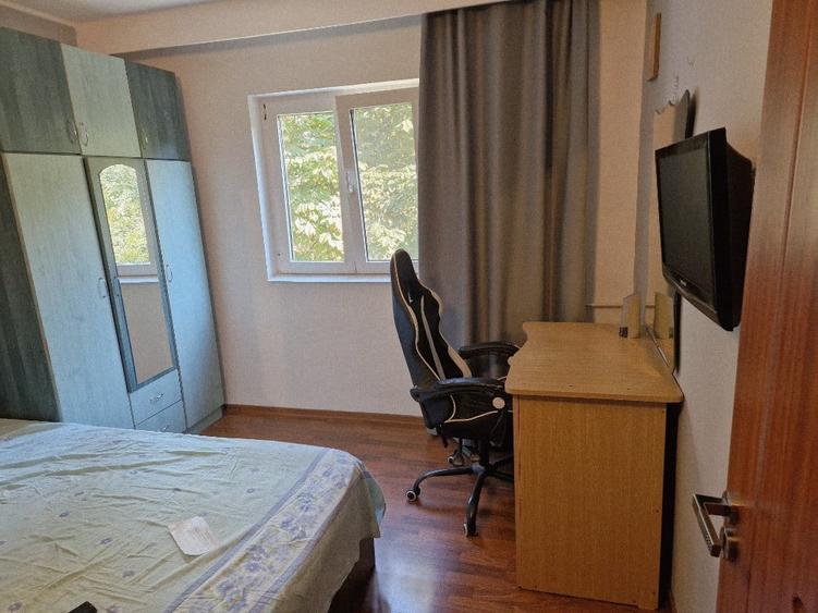Apartament cu 3 camere semidecomandat în Central