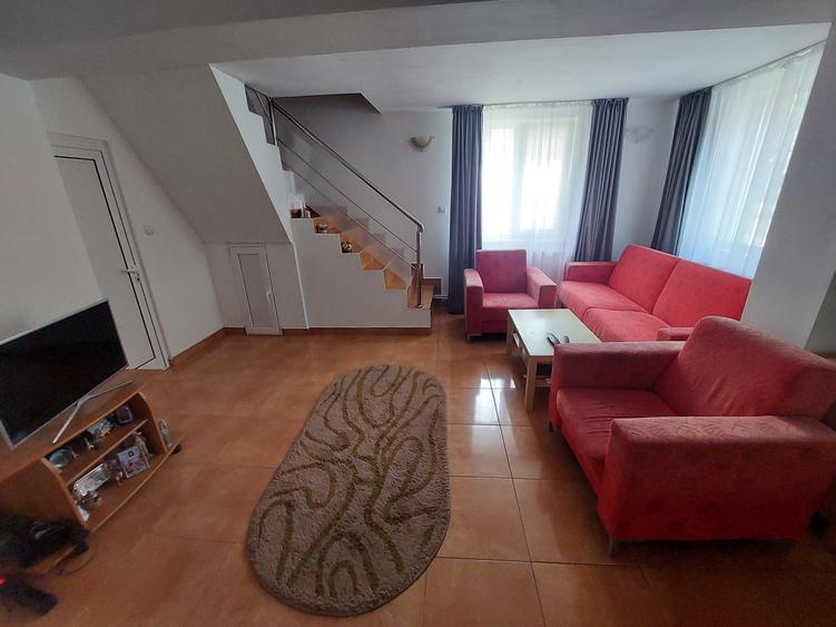 Casă cu 5 camere cu Garaj în Izvoru Muntelui