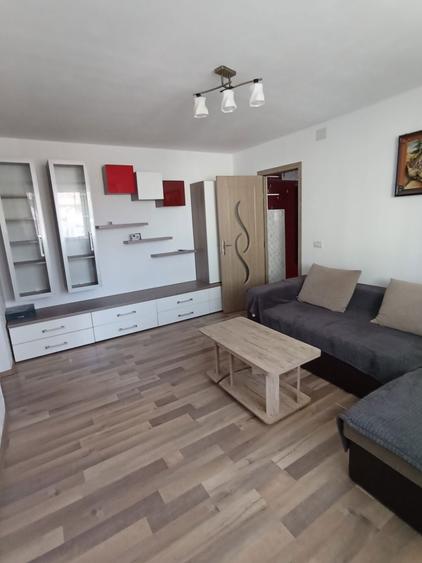 Apartament cu 2 camere semidecomandat în Nădab
