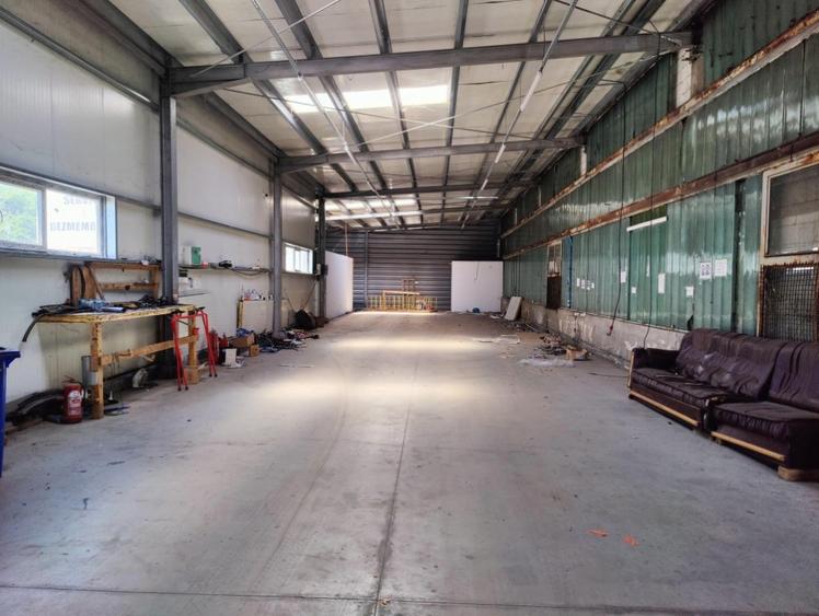 Spațiu comercial, de 1,087 mp, în Ștefănești