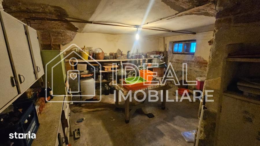 Casă cu 6 camere cu Teren 900 Mp în Calea Poplăcii