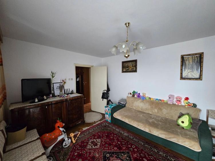 Apartament cu 4 camere decomandat, mobilat în Circumvalațiunii