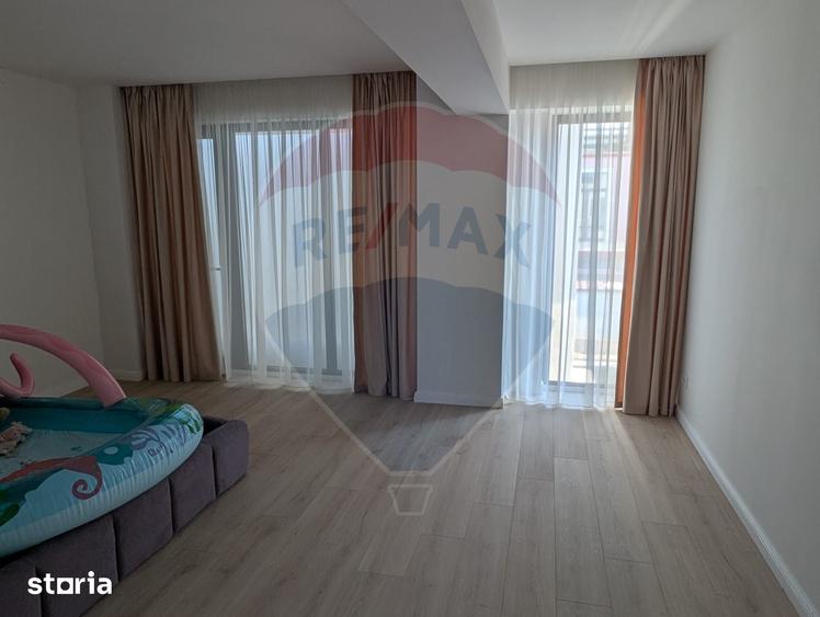 Casă cu 6 camere cu Teren 484 Mp în Central