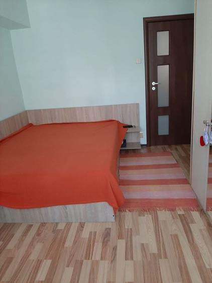 Apartament cu 3 camere decomandat în Apusului