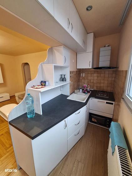 Apartament cu 3 camere decomandat, mobilat în Girocului