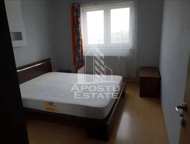 Apartament cu 3 camere decomandat, mobilat în Micălaca