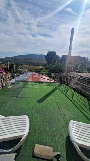 Casă individuală cu 5 camere cu Canalizare în Satulung