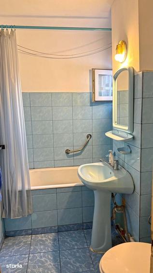 Apartament cu 3 camere decomandat în Craiovița Nouă