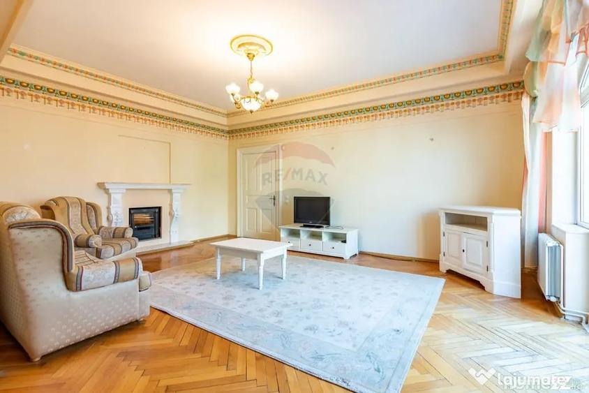 Apartament cu 4 camere decomandat în Amzei