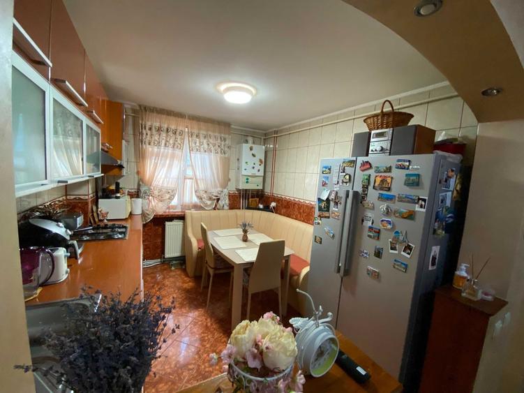 Apartament cu 3 camere decomandat în Central