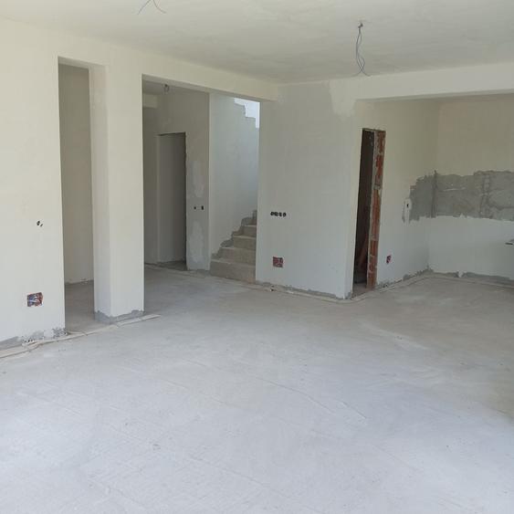 Casă cu 4 camere în Mărăști
