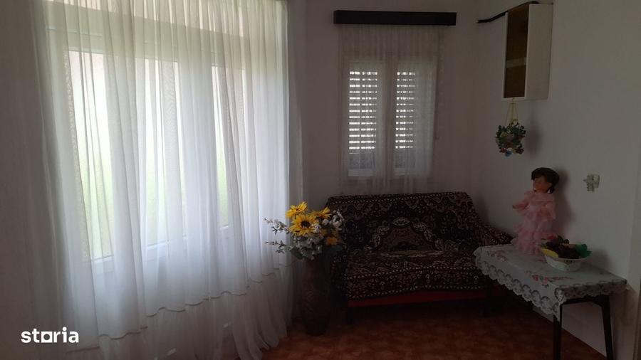 Casă cu 4 camere în Horia