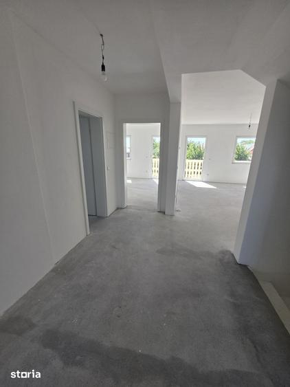 Casă cu 8 camere cu Teren 564 Mp în Dudeștii Noi