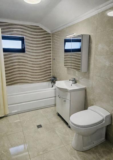 Casă individuală cu 4 camere cu Canalizare în Rontău