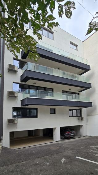 Apartament cu 3 camere decomandat în Polonă