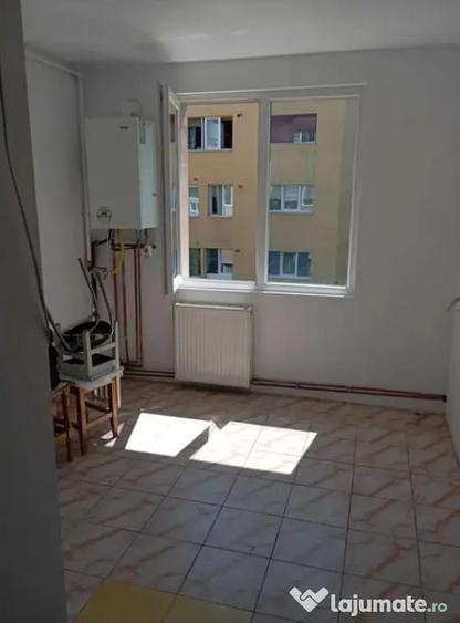 Garsoniera renovata | Balcon | zona Astra - 5