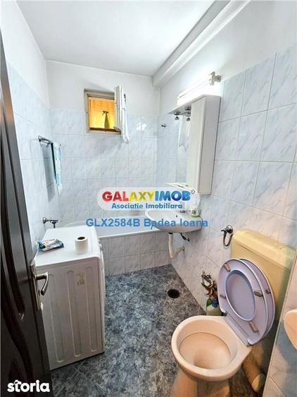 Apartament cu 3 camere semidecomandat în Dristor