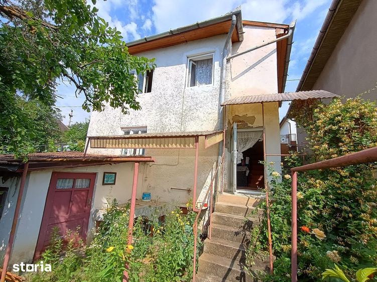 Casă cu 2 camere cu Teren 300 Mp în Central