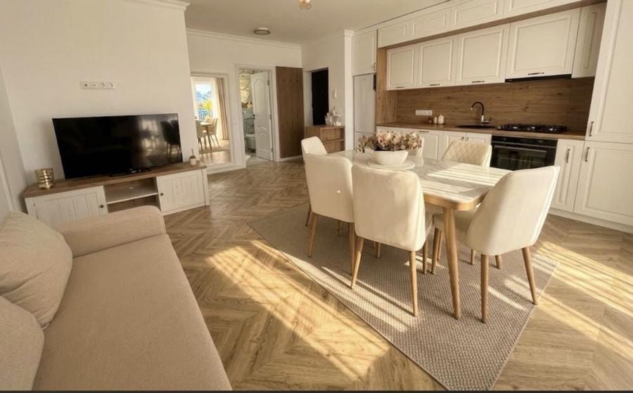 Apartament cu 3 camere decomandat în Independenței