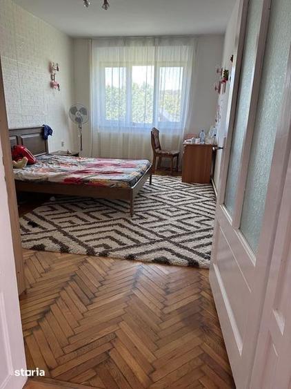 Casă cu 3 camere cu Canalizare în Central